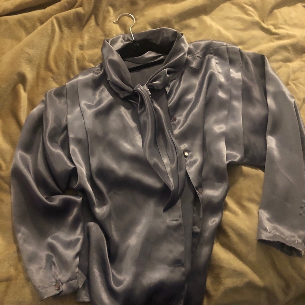 SONYA RATAY gray satin long-sleeve blouse. Soft and fun to wear. Front tie.